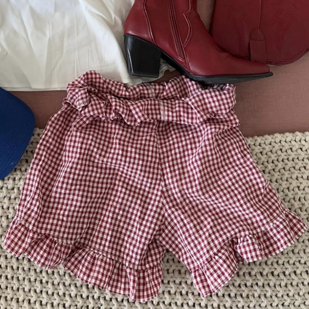 BRAND NEW - Red Plaid Ruffle Shorts (Medium) - Picture 3 of 7